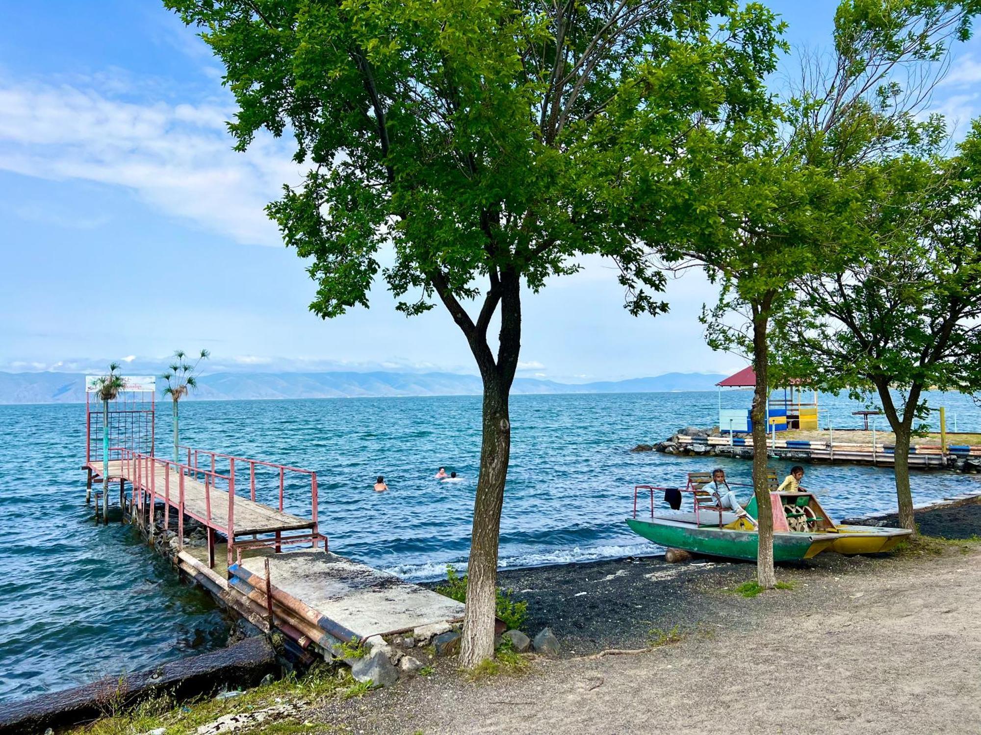 Rancho On Sevan Beach By Hv Hotel Bagian luar foto